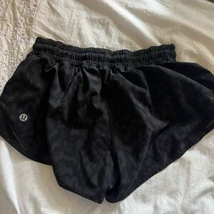 Lululemon cheetah/camo Hotty Hot Shorts